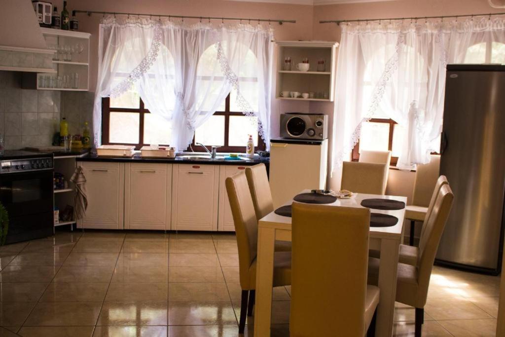 Brassoi Vendeghaz Hotel Miskolc Luaran gambar