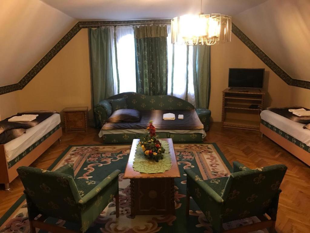 Brassoi Vendeghaz Hotel Miskolc Luaran gambar