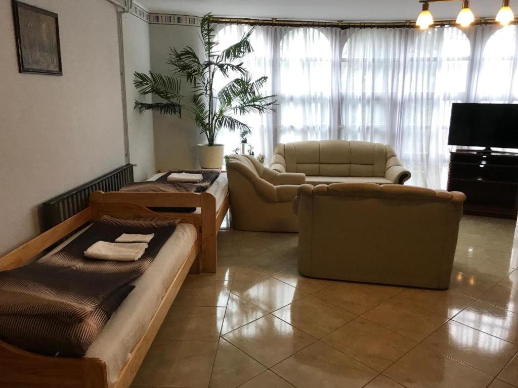 Brassoi Vendeghaz Hotel Miskolc Luaran gambar
